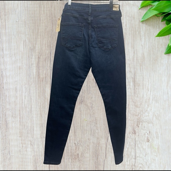 Denizen from Levi's Women's Super Skinny Jeans Size 2 NWOT - Picture 2 of 5